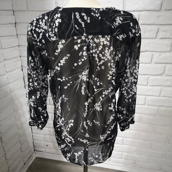 Apt 9 Ladies Black & Grey Flower Pattern Size Large V-neck Sheer Blouse - Picture 2 of 6